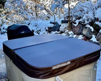 Ski House Best Location 1gbps Pool Table Foosball - Cottonwood Heights