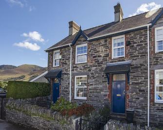 17 Victoria Terrace - Perthi - Caernarfon - Building