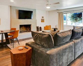 A Cozy Home | Games | Dogs Ok - Yuba City - Sala de estar