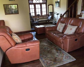 The Norfolk Heritage Airport Villa - Katunayake - Sala de estar