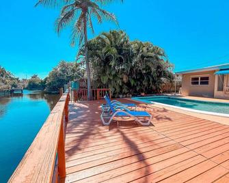 Waterfront, Florida Vibes and Views - King Bed - Oakland Park - Pool
