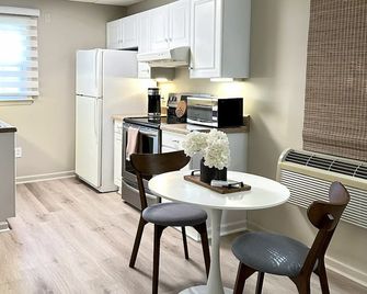 Cozy Studio Retreat W/ Pool Near Charlotte Airport - Gastonia - Küche