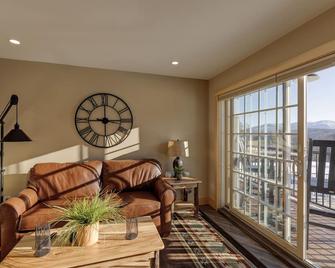 2 Bed/2 Bath Suite #5 at The Lodge | Minutes from Sunapee Harbor & Mt. Sunapee - Sunapee - Obývací pokoj