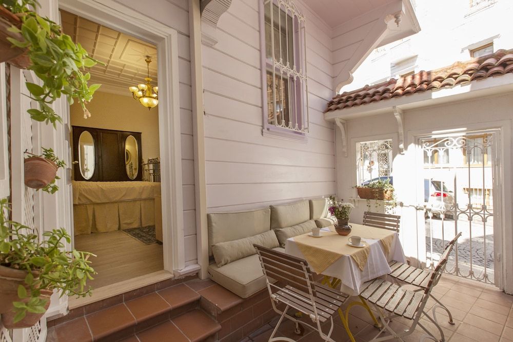 Patio view of Darussaade Hotel Old City - Sultanahmet
