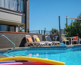 The Beachcomber Hotel - Nelson - Pool