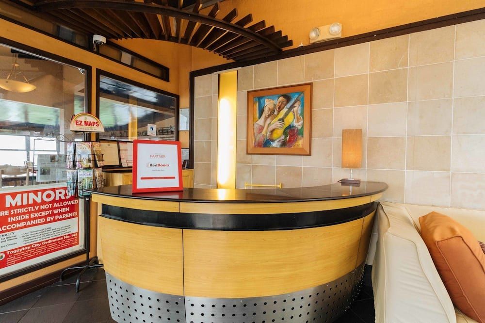 RedDoorz Plus at The Ridge Tagaytay - טאגיטאי - דלפק קבלה