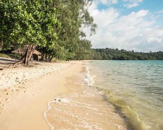 ناكس شاك - سيهانوكفيل - مبنى