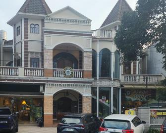 Neomi Homestay - Malang - Restaurant