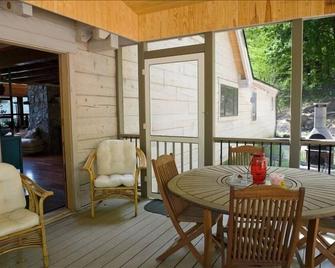 Magnificent Log Home,60 Private Acres--Stunning Mountain Views Sun Dancer - Etlan - Yemek odası