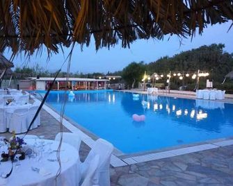 Surfing Beach Village - Santa Maria - Zwembad