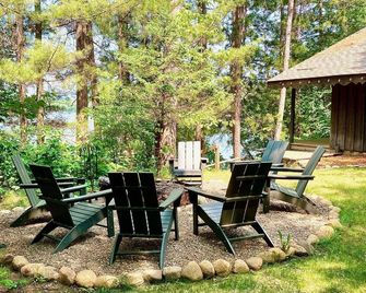 'The Cabin' on the shore of Loon Lake! Create Memories! - Pequot Lakes - Patio