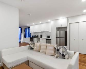 Modern 2 Story Condo in Petite-Patrie - Montréal - Salon