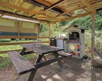 Glamping C Selva Tenda Quercia with BBQ, Shared Pool, and Wi-Fi - Porlezza - Hol
