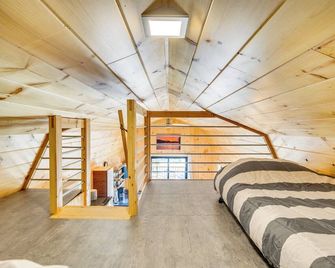 Deck and Grill Lake of the Ozarks Cabin in Warsaw - Warsaw - Bedroom