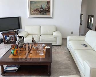 White House the best house - Tequesquitengo - Living room