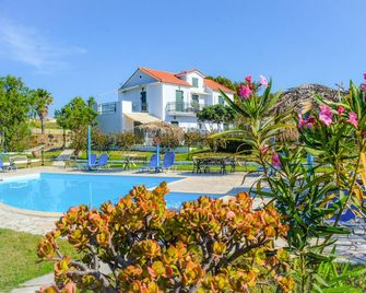 Xi Village - Mantzavinata - Pool