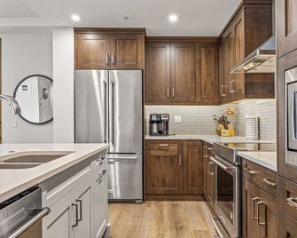 Trending Location | Gourmet Kitchen - Canmore - Küche