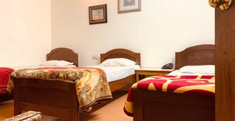 Hotel Devika - Dibrugarh - Bedroom