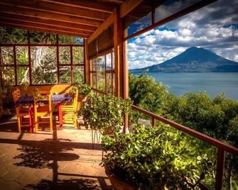 Exquisite Home - Volcano & Lake View on 10-Acre Garden Estate with pool - Santiago Atitlán - Balcón