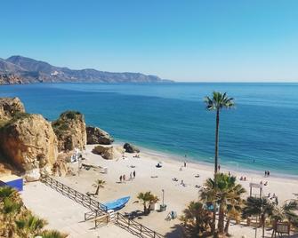 Apartamento Bronce B Centro Nerja Sun - Nerja - Beach