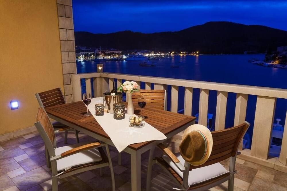 Apartments Tina - فيلا لوكا - شرفة