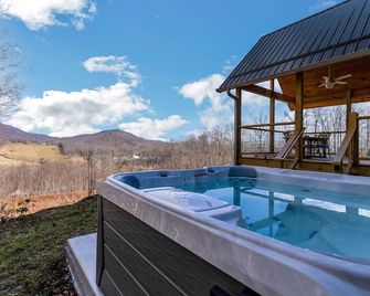 Blue Sky Cabin - Built in 2023 this 3 bed 2,5 bath home has gorgeous views - Jefferson - Pool