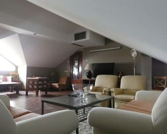 Hotel Vivar - Griñón - Sala de estar