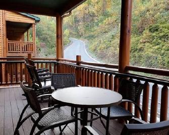 Smokey Mountain Getaway with all the amenities - Gatlinburg