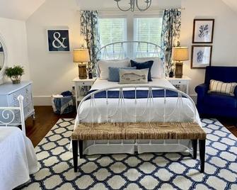 Unbeatable downtown Charlevoix location! Walk everywhere! All 5 Star Reviews - Charlevoix - Schlafzimmer