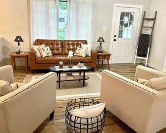 Farm-style Ocala Home - Ocala - Sala de estar