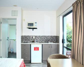 298 Westside Motor Lodge - Christchurch - Kitchen