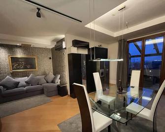 Attico con vista spettacolare e Jacuzzi - Bologna - Living room