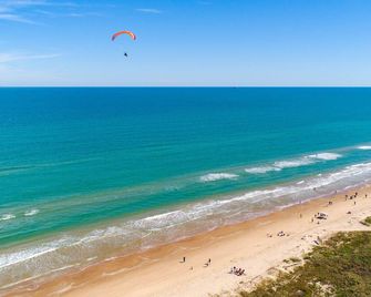 Modern Ground flr Condo 1/2 Block to Beach w Pool! - South Padre Island - Playa