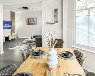 Modern living: Hamburg & Baltic Sea within 30 min - Ahrensburg - Restaurant