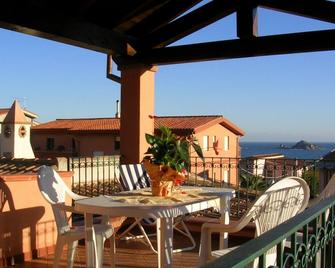 Villa With Stunning Sea Views, 500 Meters From The Beach And Cliffs - Santa Maria Navarrese - Balkon