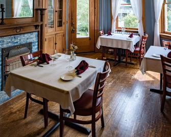 Elk River Hotel & Cafe - Sutton - Restaurante