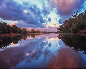 Evedon Lakeside Retreat - Bunbury