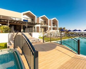 T Hotel Premium Suites - Exantis - Pool