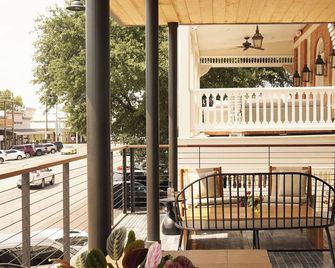 Albert Hotel - Fredericksburg - Μπαλκόνι