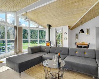 Amazing home in Kalundborg with 3 Bedrooms and WiFi - Kalundborg - Sala de estar