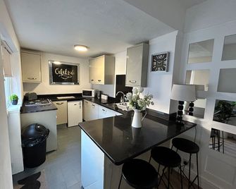 Westview House by Sasco Apartments - Blackpool - Kitchen