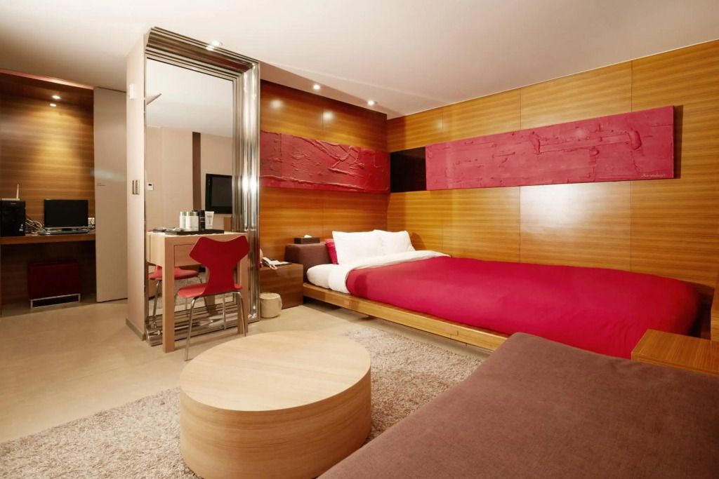 Tria Business & Boutique Hotel