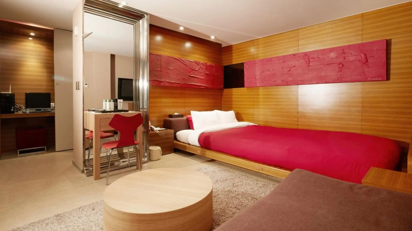 Tria Business & Boutique Hotel