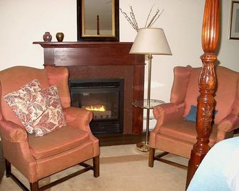 The Charleston House - Woodstock - Living room