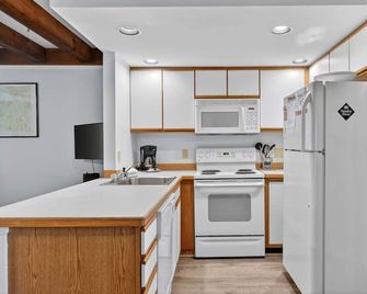 Riverbend 29 | 1 Bed, 1 Bath - Bethel - Kitchen