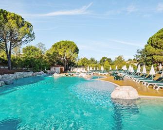 Sowell Hotels Ardèche - Grospierres - Zwembad