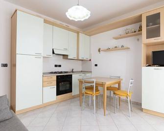 Beautiful apartment for 4 guests with A/C, WIFI, TV, balcony and pets allowed - Villa Faraldi - Kitchen