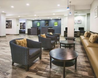 La Quinta Inn & Suites by Wyndham Karnes City - Kenedy - Karnes City - Salónek