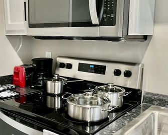 Cozy One Bedroom Apt - Wilson - Kitchen