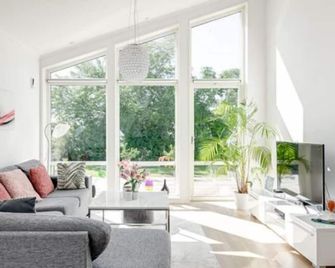Great Stay Guest Villa 4 Bedrooms - Sandviken - Stue